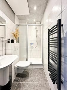 Et badeværelse på SI-View Doppelzimmer mit Stadtblick Zimmer 18