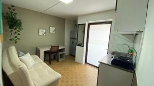 REST APARTMENT IN THE POBLADO的休息区