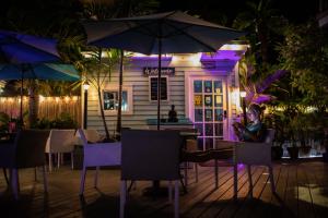 Fotografija u galeriji objekta Andrews Inn & Garden Cottages u gradu Ki Vest