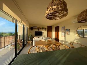 Et tv og/eller underholdning på Hermoso Departamento Con Vista Al Mar