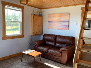 Posezení v ubytování Net Loft Cottage