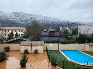 En generel udsigt til bjerge eller udsigt til bjerge taget fra lejligheden