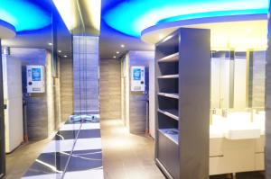 A bathroom at Taipei Discover Hostel