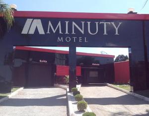 a sign for an entrance to an infinity motel at Minuty Motel Itu in Itu