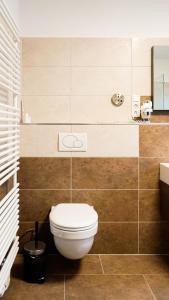 Koupelna v ubytování Si-View Doppelzimmer mit Balkon Zimmer 8 - Hotel + 11 fotografií