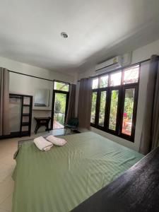Postel nebo postele na pokoji v ubytování Aisawan Resort villa + 37 fotografií