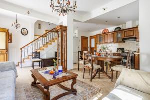 Nhà bếp/bếp nhỏ tại Skopelos port view home