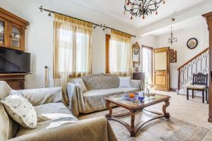 Khu vực ghế ngồi tại Skopelos port view home