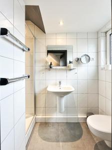 a bathroom with a sink and a toilet at SI-View Einzelzimmer Zimmer 9 in Siegen