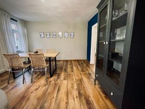 a dining room with a table and chairs at # One Apartment's / Parkplatz / Schlossplatz in Coburg +12 photos