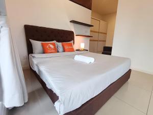 Postel nebo postele na pokoji v ubytování Skyline Serenity Nr Legoland - 3BR3B - by Cowidea