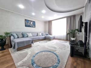 a living room with a couch and a rug at Идеальная 4-х комн, с домашним уютом и простором in Kostanay