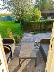 a patio with two chairs and a table at Ferienapartment am Glück in Bad Zwischenahn