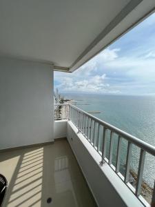 a balcony with a view of the ocean at Palmetto 2HABS vista de frente al mar. in Cartagena de Indias