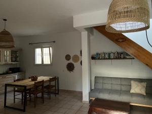 Χώρος καθιστικού στο Lulani Hideaway