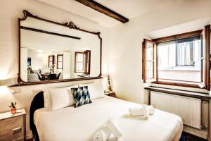 a bedroom with a bed and a large mirror at MAYA RHOME TRASTEVERE in Rome