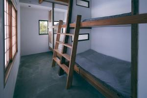 Tempat tidur susun dalam kamar di kagelow Mt.Fuji Hostel Kawaguchiko