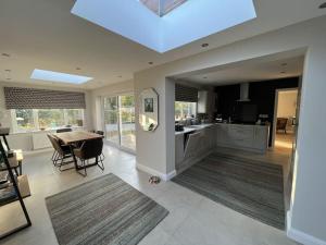 a kitchen and dining room with a table and chairs at Tarporley No 7 in Tarporley