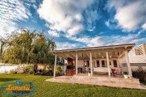 a house with a pavilion in a yard at Lamera Residence Mamaia - Apartamente cu 1-2-3 camere cu acces si vedere la lac in Mamaia