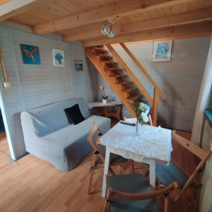 a living room with a table and a couch at Ośrodek Azyl Mironice in Kłodawa