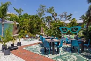 Zahrada ubytování Pirates Cove Cottage at Palm View Inn of Sanibel with Bikes