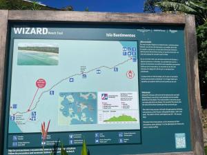 a sign for the waldorfearch at Vacaciones en mar y naturaleza in Bastimentos