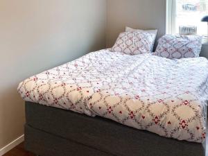 Giường trong phòng chung tại 4 star holiday home in Køpingsvik-By Traum