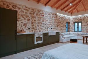 Φωτογραφία από το άλμπουμ του Villa Nevas Private Stone House with Pool and Seaview PARGA στην Πάργα