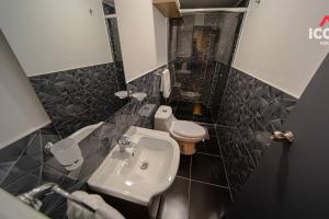 Ett badrum på Amazing 1BR Miniapartment in Barranco