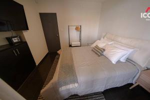 Säng eller sängar i ett rum på Amazing 1BR Miniapartment in Barranco