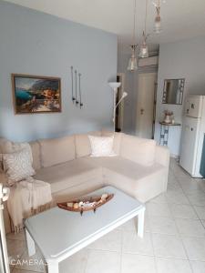 A kitchen or kitchenette at Apartment R&F1