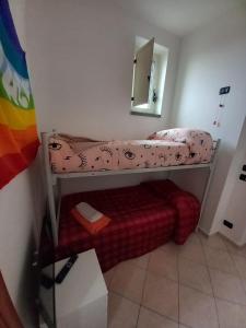 a bedroom with a bunk bed and a couch at Sunset Shores Oasis - Gulfview Haven Rooms with a View, strategic for Pompeii, Amalfi, Capri, and on the Road to Sorrento- progetto sociale Artigiani della preziosità in Castellammare di Stabia