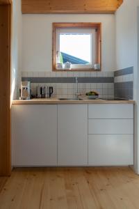 Una cocina o kitchenette en Rückzugsort mitten im Paradies