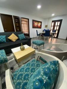 a living room with a couch and chairs and a table at Aldea Comercial Condominio Ruitoque Golf in Floridablanca