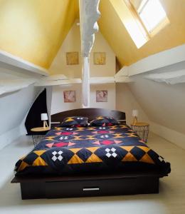 a bedroom with a bed in a attic at Epicerie Gourmande in Villandry