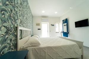 a bedroom with a bed and a wall mural at Nientemale Residence Napoli in Pozzuoli