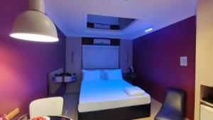 Tempat tidur dalam kamar di Swing Motel 1