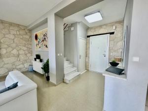 Posezení v ubytování Four Seasons - The Eco Friendly Villa