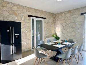 Fotografie z fotogalerie ubytování Four Seasons - The Eco Friendly Villa v destinaci Kriopigi