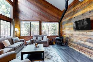 Μια τηλεόραση ή/και κέντρο ψυχαγωγίας στο Pasque Flower Glen