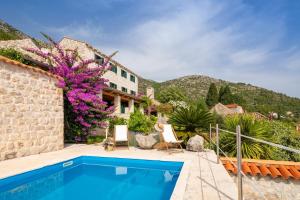 Gallery image of Beautiful Villa Schola with pool in Trsteno