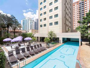 Bazén v ubytování Hotel Privilégio Av Macuco 579 Moema São Paulo nebo v jeho okolí