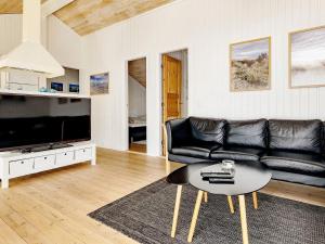 TV a/nebo společenská místnost v ubytování Holiday home Jerup XLVIII