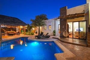 Πισίνα στο ή κοντά στο Oceanview rooftop private pool game room & bar