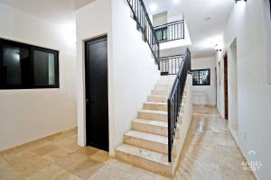 Imagen de la galería de NEW Condo with Pool and Ocean View Roof near Beach 4 blocks, en La Paz