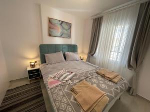 Tempat tidur dalam kamar di Sweetness Apartment By the Sea