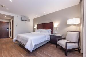 Postel nebo postele na pokoji v ubytování Hotel Biltmore