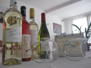 Nápoje v ubytovaní Villa Rigo Panzió