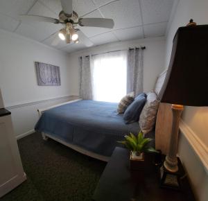 Postel nebo postele na pokoji v ubytování Lake Greenwood Lodge