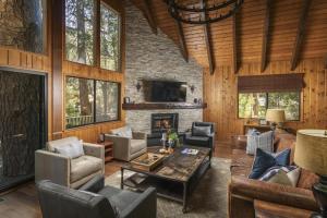 a living room filled with furniture and a fireplace at Treetop Cabin, Modern Luxe, 1700 sqft, Deck, View, Dogs, In Village, AC in Lake Arrowhead